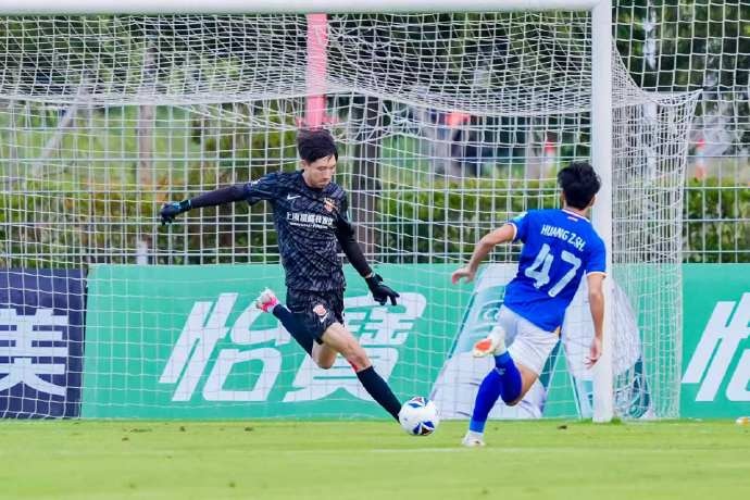 中乙第二十六轮，上海海港富盛经开队主场2-1深圳二零二八队